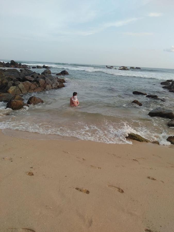 Near Beach Rest Unawatuna Buitenkant foto