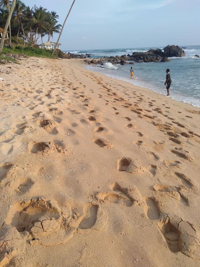 Near Beach Rest Unawatuna Buitenkant foto